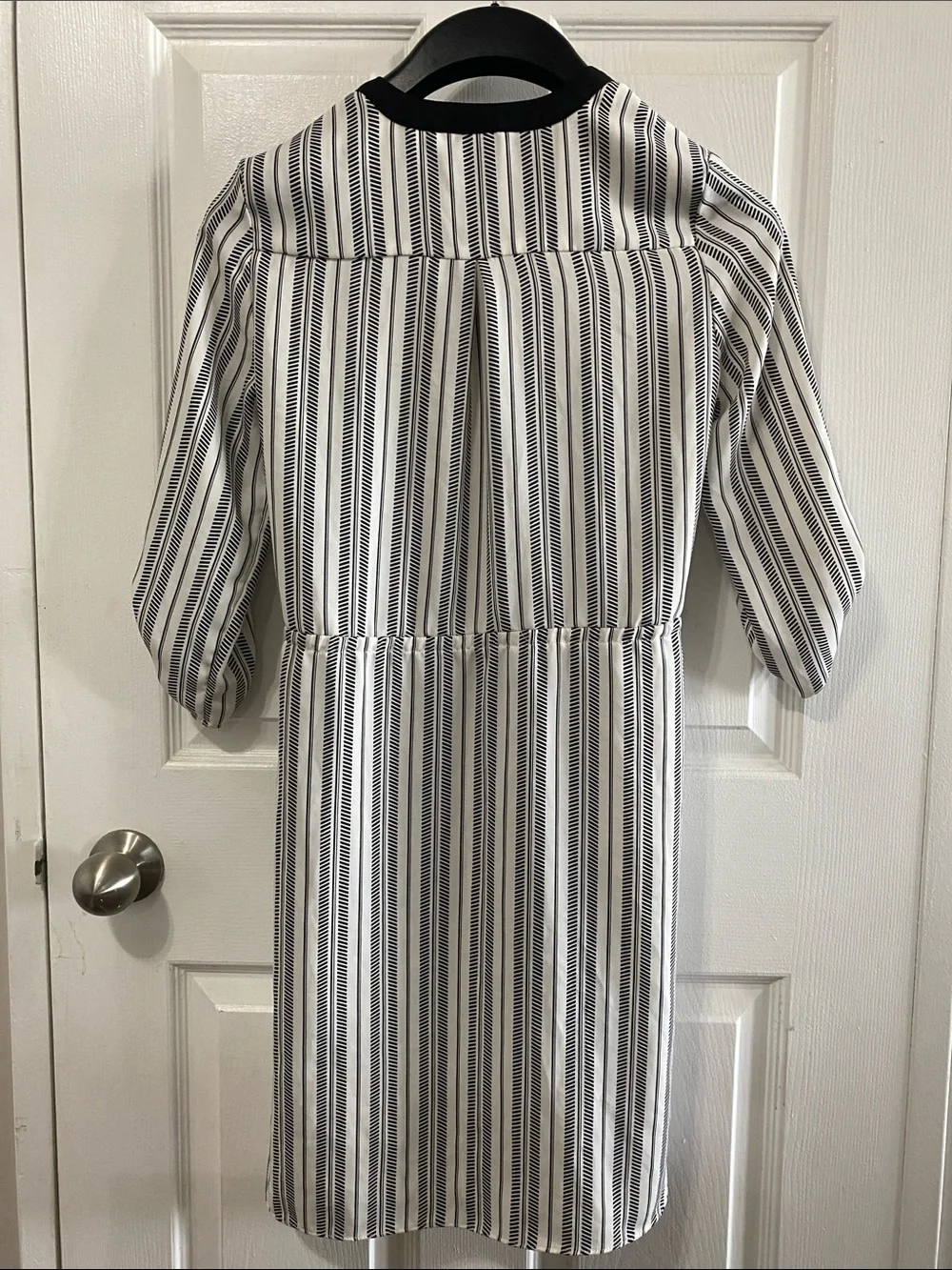 H&M Modern Classic Striped V-Neck Resort Vacation Dress - Size 4 EUC QUIET LUX - Picture 4 of 12